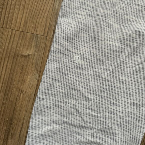 Lululemon On The Fly Crop 23" Women's Size 10 Wee Space Gray‎ - Picture 6 of 8